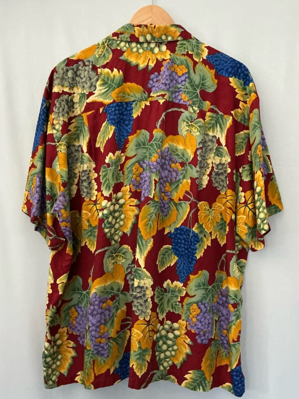 Paradise Found Grapes  Men's Hawaiian Shirt Size XL
